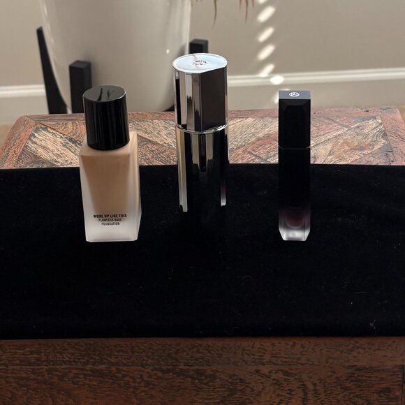 IL Makiage The Flawless Essentials Package, with A Free Tote - Picture 8 of 10